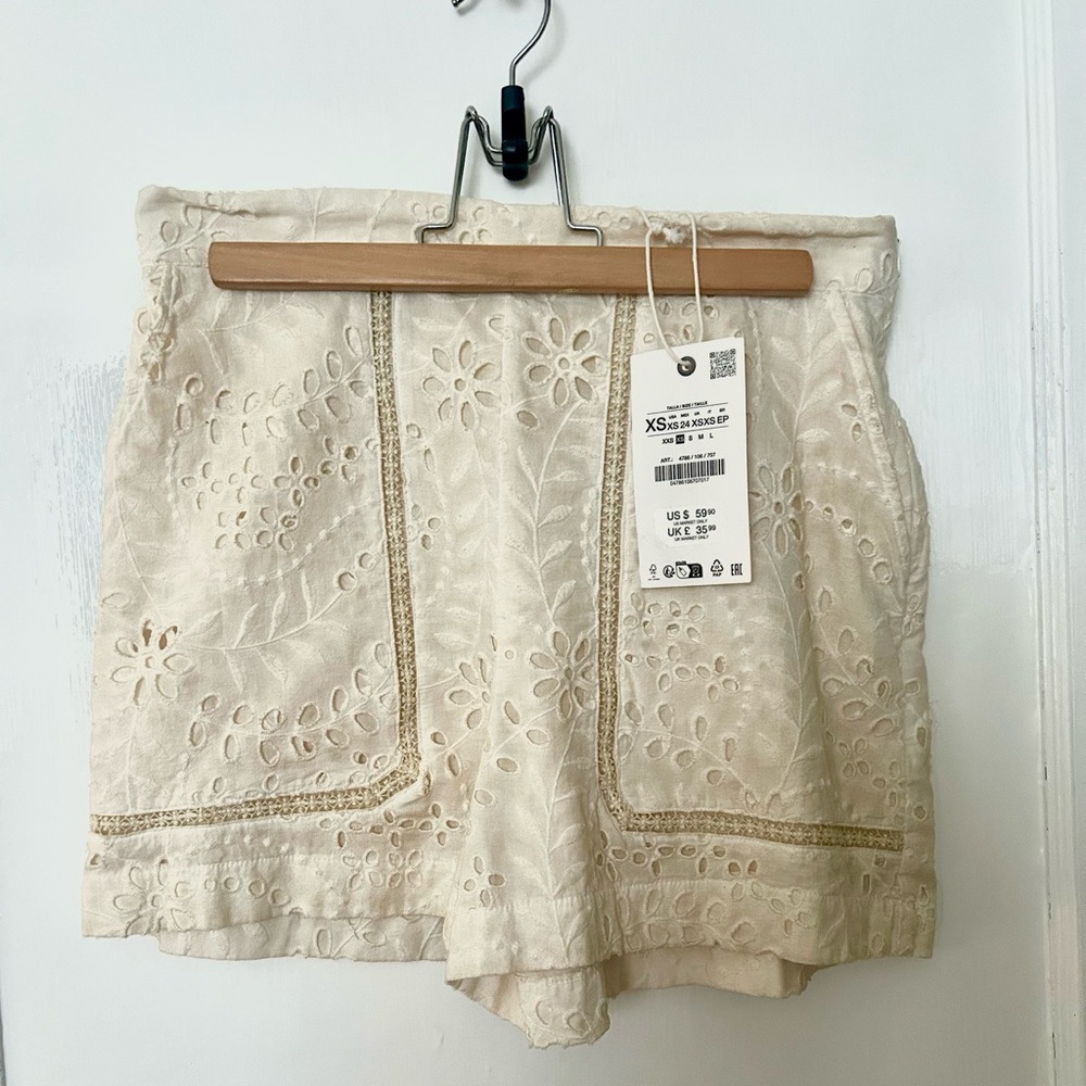 Zara Women's Cream Eyelet Embroidered Shorts Size XS